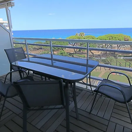 Atico Con Gran Terraza En Primera Lina De Mar